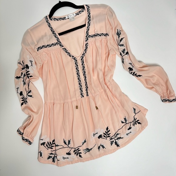 Pale pink Venus Tunic Small. Flattering! V-neck. Smocked. Long sleeve - Picture 14 of 14